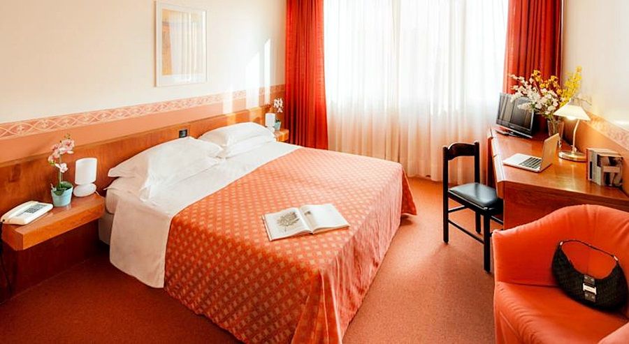 Hotel Salera Асті Екстер'єр фото