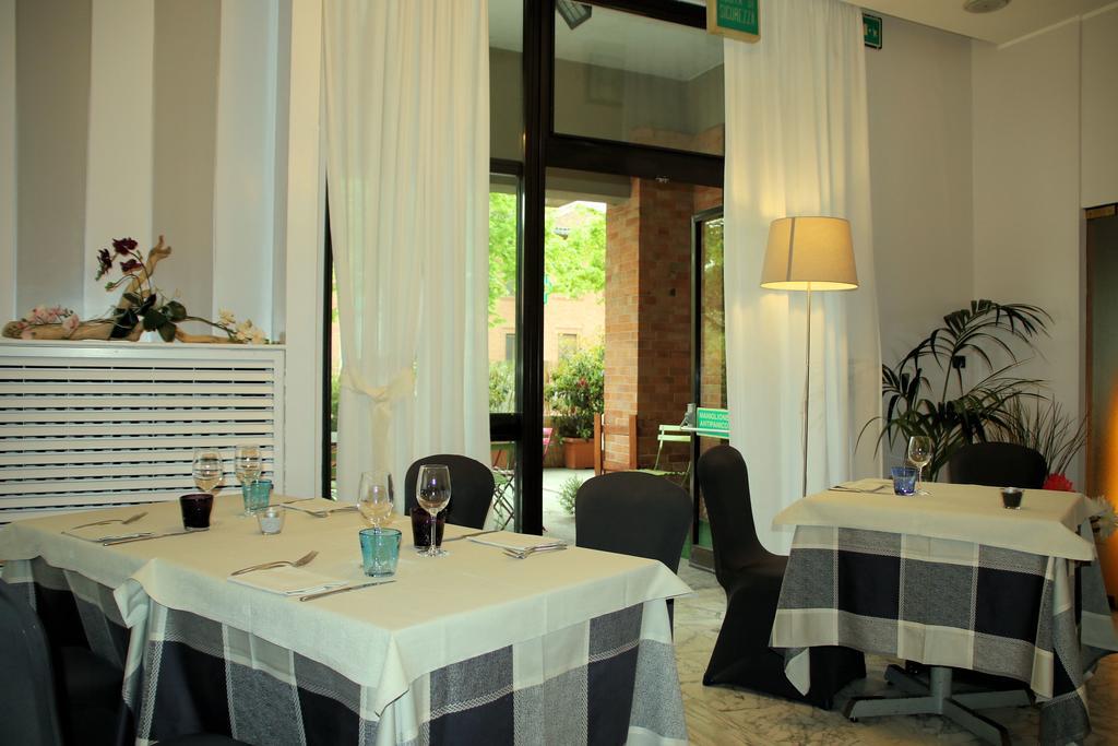 Hotel Salera Асті Екстер'єр фото