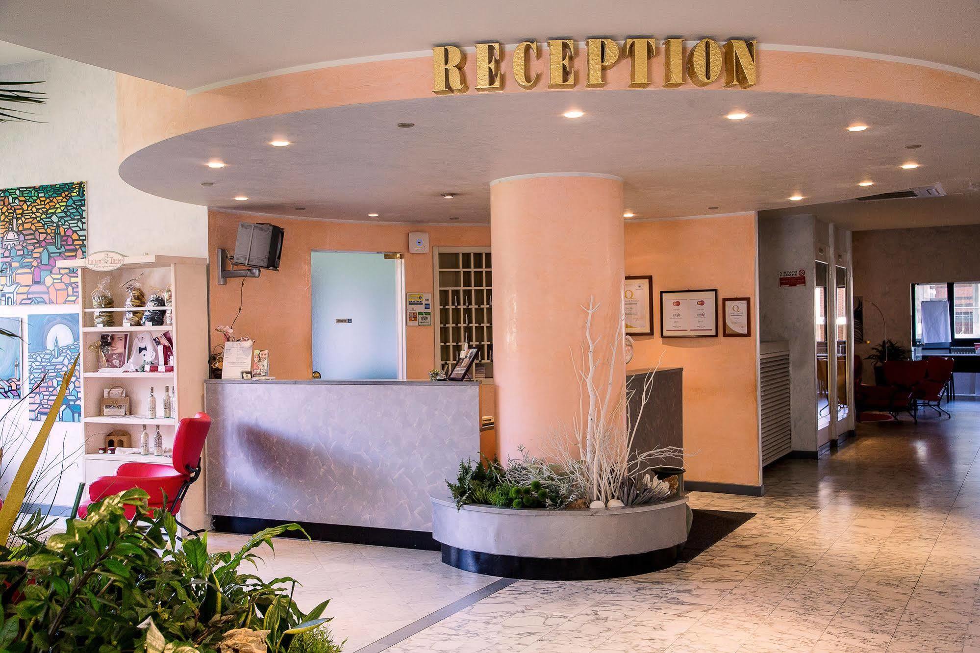 Hotel Salera Асті Екстер'єр фото