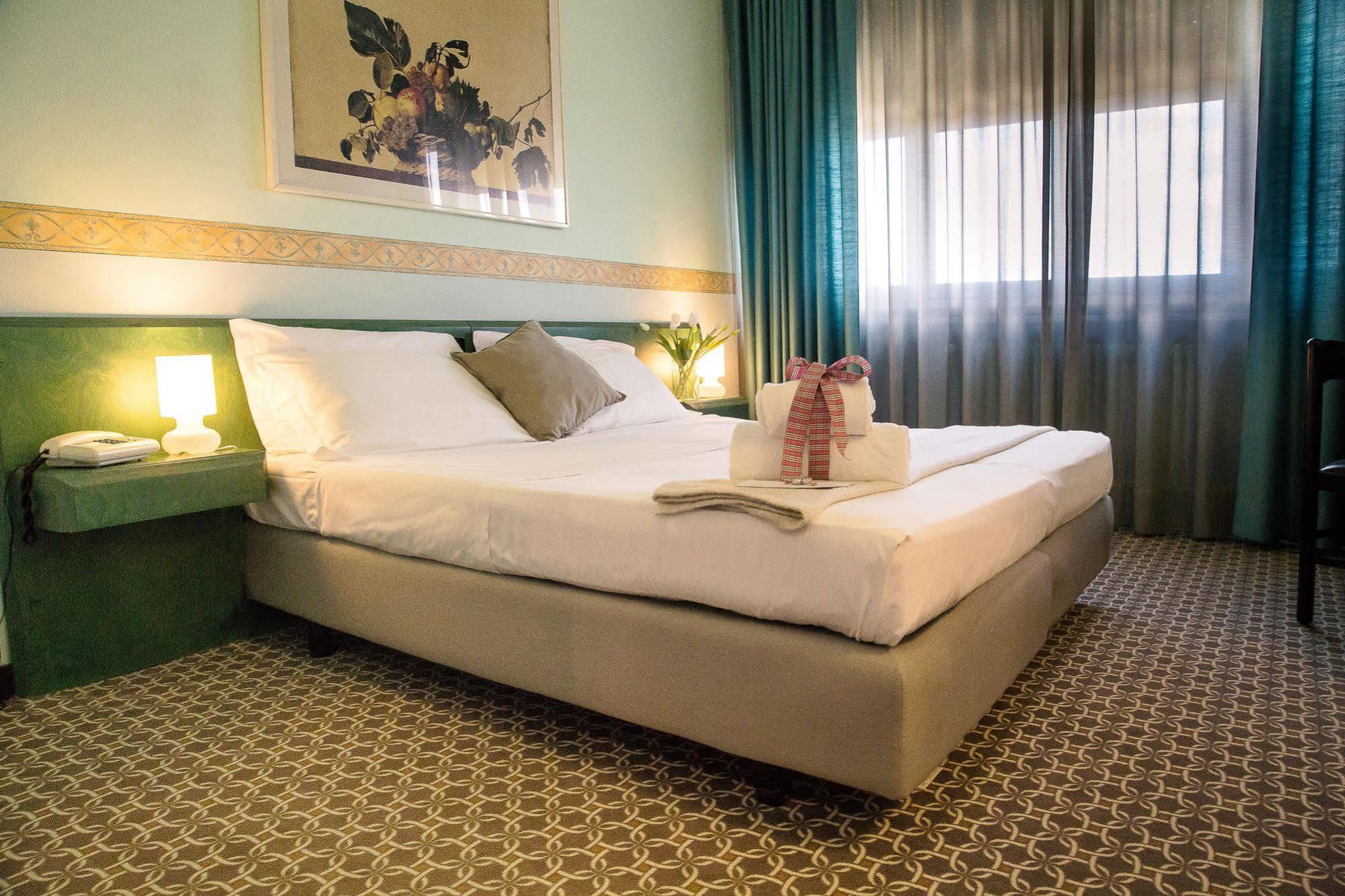 Hotel Salera Асті Екстер'єр фото